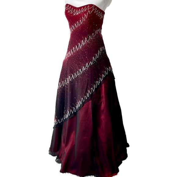 Vintage Dresses & Skirts - Vintage Vampy Prom Dress